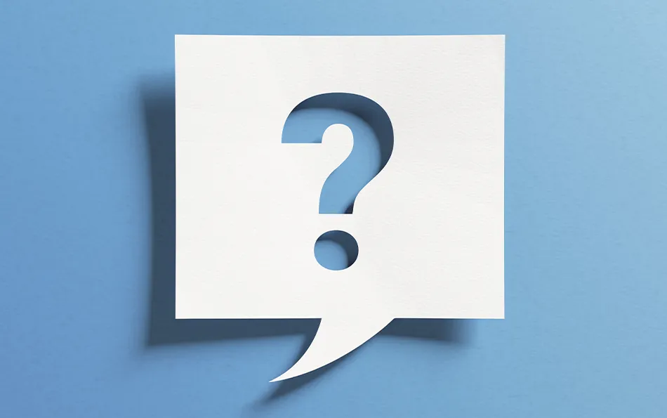 Häufige Fragen zum Produkt Notizzettel mit Schatten als Sprechblase mit einem Fragezeichen ausgeschnitten vor blauem Hintergrund